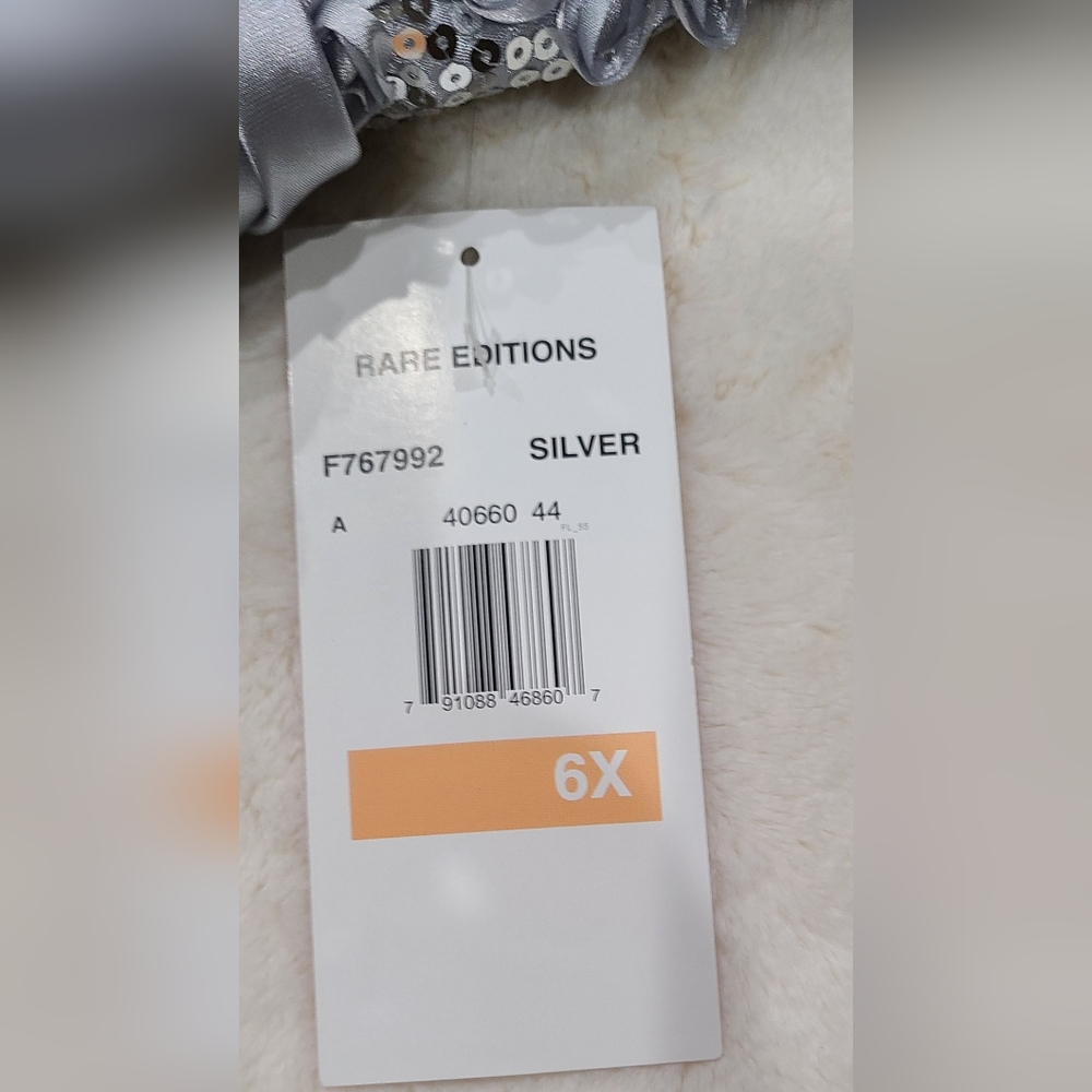 Girl "Rare Editions " silver sequence dress. Attached petticoat - Picture 5 of 6